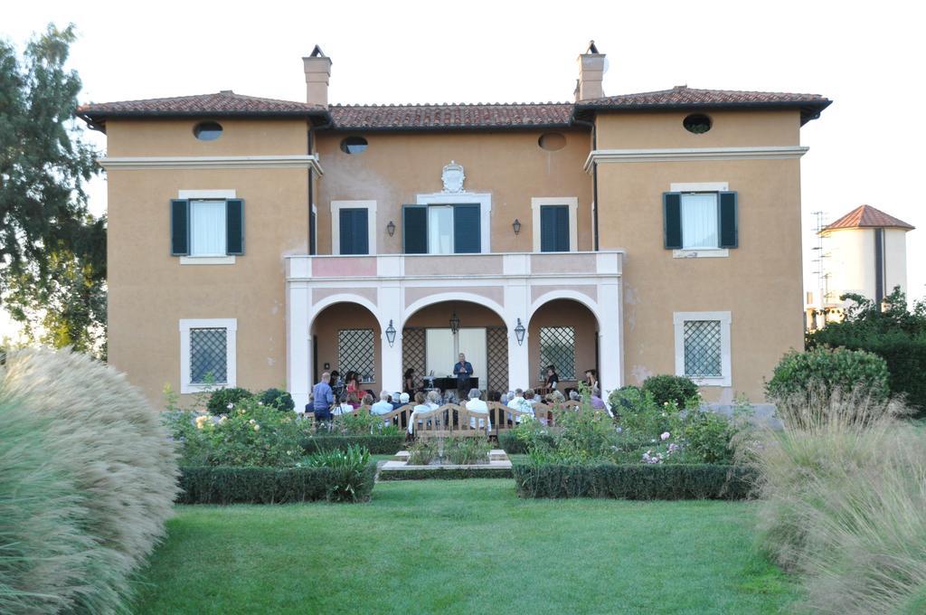 Casale Di Tormaggiore Villa And Country Suites Pomezia Eksteriør billede
